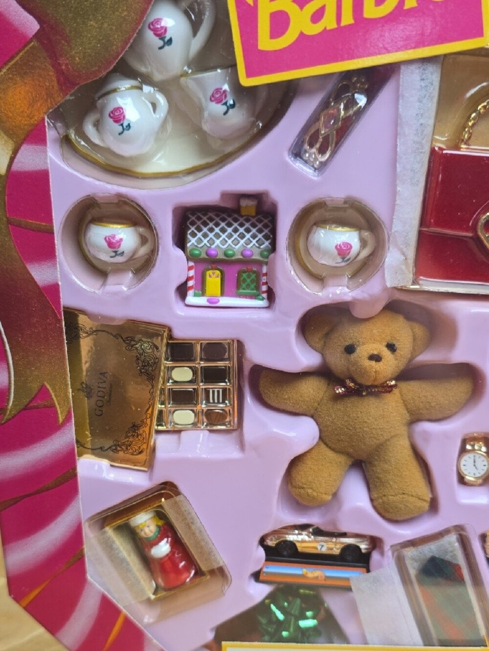 Barbie Pink and Gold Special Collection  Holiday Presents Gift Set 1998 - Picture 4 of 13